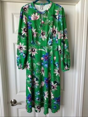 green emerald velvet dress H&amp;M. Dark green midi dress. TM  Hibuy market